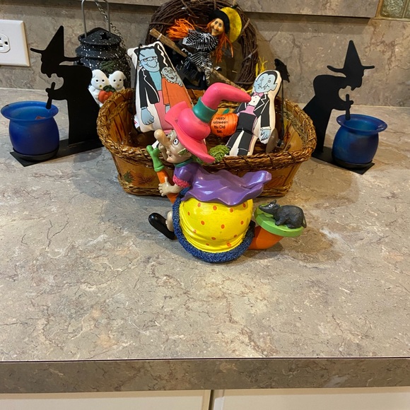 8 piece Halloween bundle - Picture 11 of 16